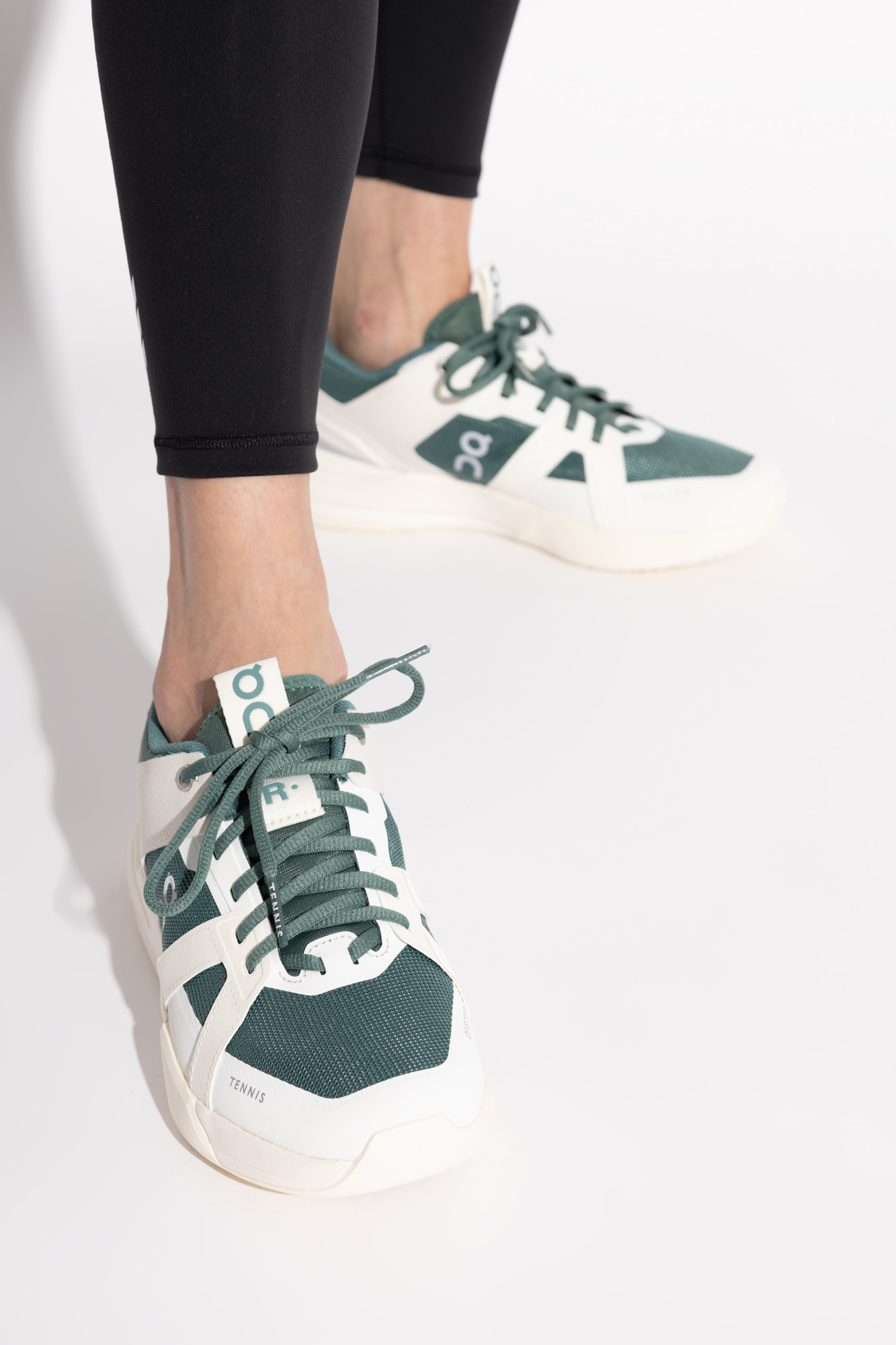 ON The Clubhouse Pro “Ivory/Evergreen” On x Oyster Tennis The Roger Clubhouse Pro in Ivory